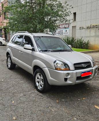 HYUNDAI TUCSON 2.0 MPFI GLS 16V 143CV 2WD GASOLINA 4P AUTOMÁTICO HYUNDAI TUCSON 2.0 MPFI GLS 16V 143CV 2WD GASOLINA 4P AUTOMÁTICO